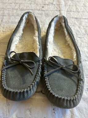GENUINE SUEDE GREY MOCCASIN STYLE WOMEN’S SLIPPERS SIZE 9 (TARGET)